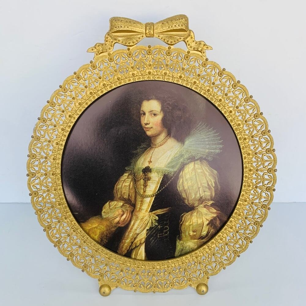 Antique Round Filigree Frame